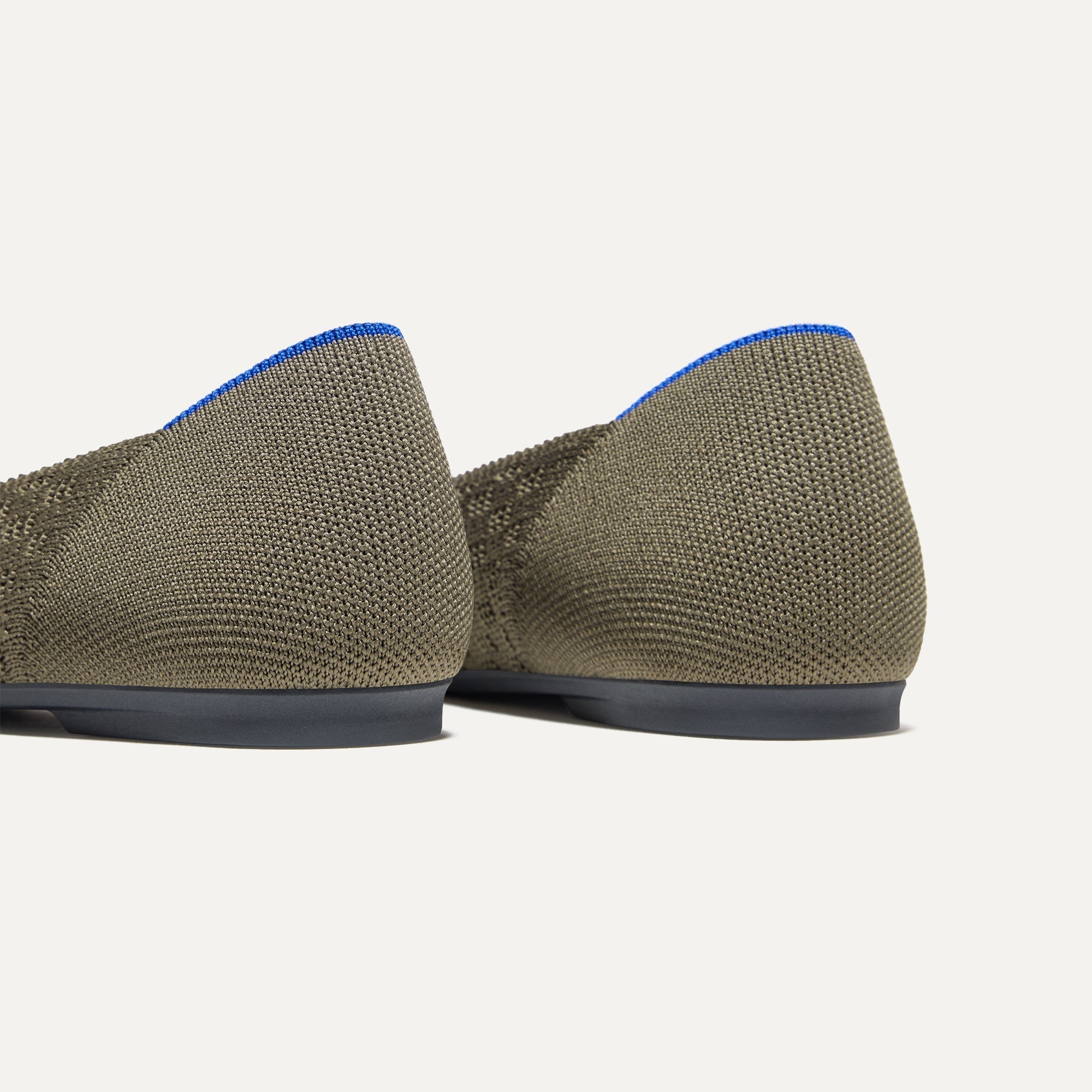 Close up of the heel of The Point II in Safari Basketweave, with Rothy's signature blue halo. 