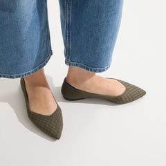 hover | Model wearing The Point II in Safari Basketweave.