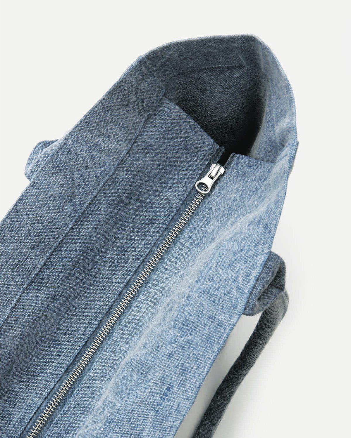 Yenky Zipped bag