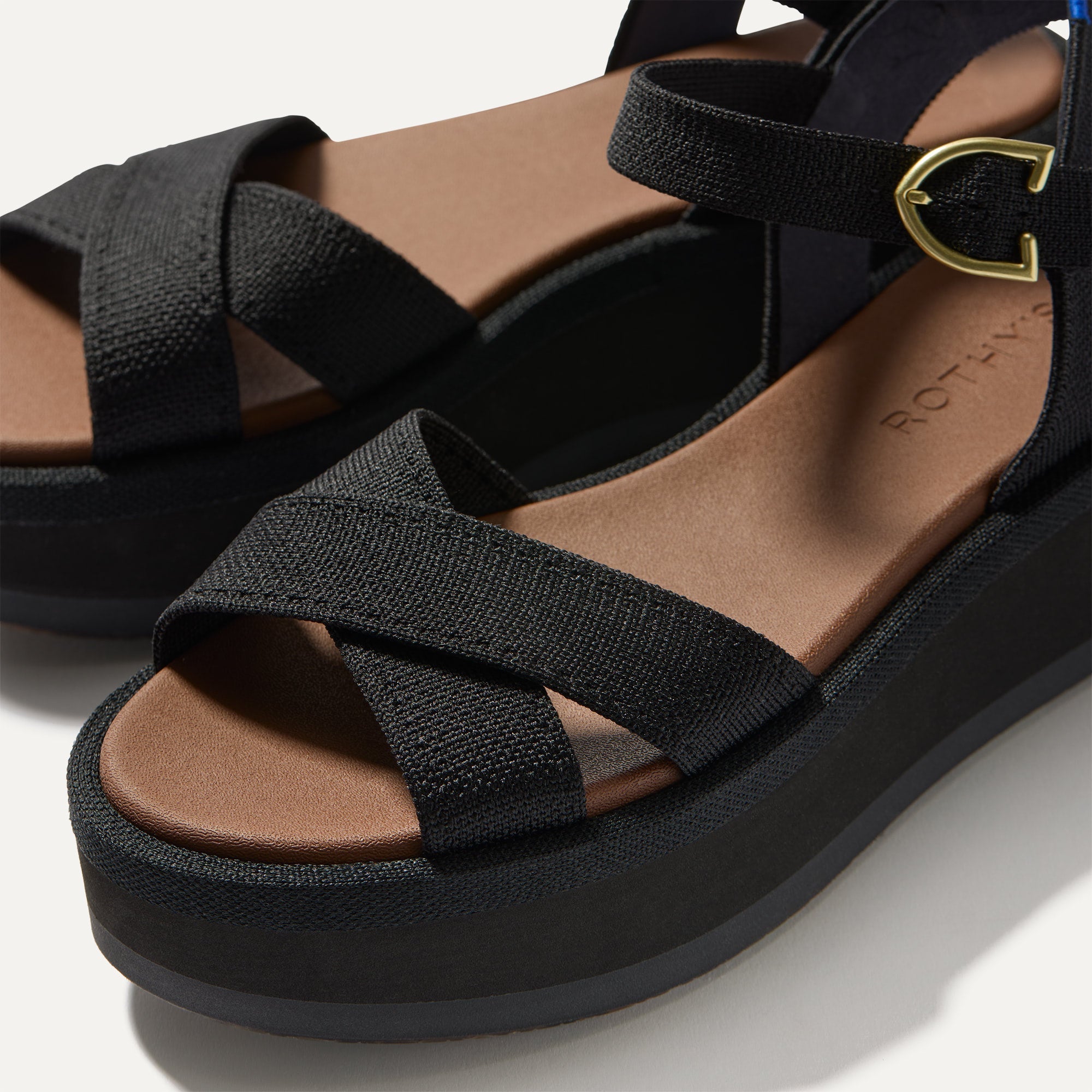 The Criss–Cross Lightweight Wedge Sandal - Black